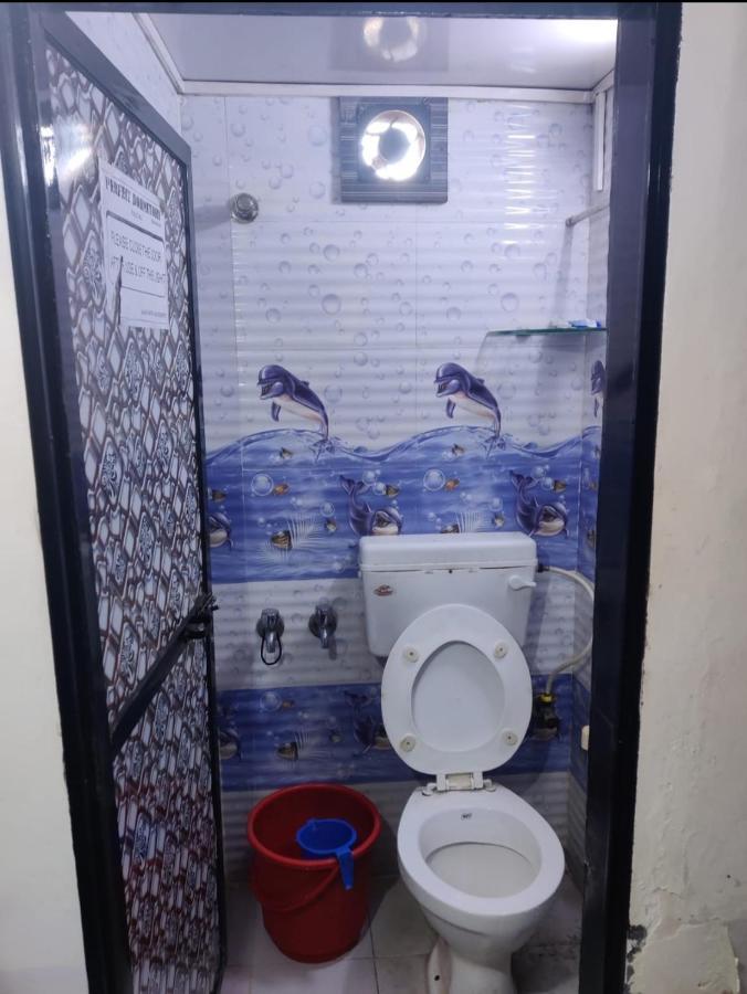 Perfect Dormitory * Bombay